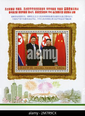 Timbre-poste nord-coréen de 2019 représentant Kim Jong un et Xi Jinping se serrant la main lors d'une réunion au sommet à Pyongyang. Banque D'Images