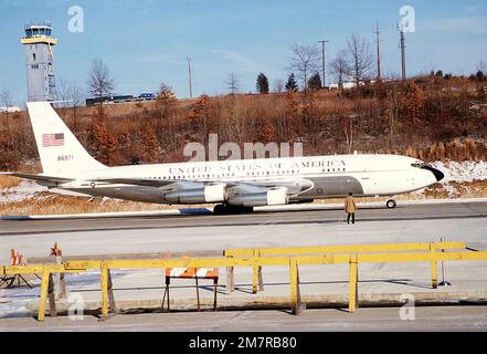 Vue du côté droit de l'avion VC-137 (garé) avec d'anciens otages d'Iran à bord. Base: Stewart Field État: New York (NY) pays: Etats-Unis d'Amérique (USA) Banque D'Images