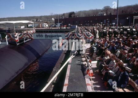 Vue d'ensemble des cérémonies de mise en service des sous-marins d'attaque à propulsion nucléaire USS BREMERTON (SSN-698). Base : base navale sous-marine, New London État : Connecticut (CT) pays : États-Unis d'Amérique (USA) Banque D'Images