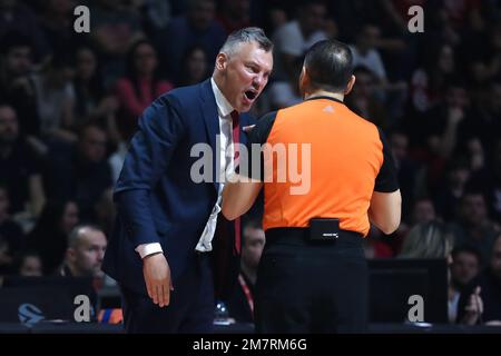 Belgrade, Serbie, 30 décembre 2022. L'entraîneur-chef Saras Jasikevicius du FC Barcelone réagit lors du match Euroligue 2022/2023 de Turkish Airlines entre Crvena Zvezda MTS Belgrade et le FC Barcelone à Stark Arena à Belgrade, Serbie. 30 décembre 2022. Crédit : Nikola Krstic/Alay Banque D'Images