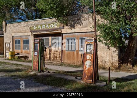 Classic garage, Sinclair Gas Station, HC Pumps POWER X, Scipio, Utah. Banque D'Images