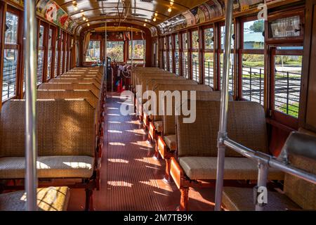 À l'intérieur, le tramway n° 639 est utilisé pour emmener les visiteurs au musée du tramway de Seashore Banque D'Images