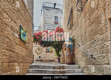 Jérusalem, Israël - 15 novembre 2022 : allée ancienne dans le quartier juif, Jérusalem. Banque D'Images