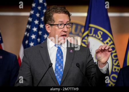 Washington, DC, Etats-Unis, mardi, 10 janvier, 2023. Le représentant des États-Unis Adrian Smith (républicain du Nebraska) fait des remarques lors d'une conférence de presse au Capitole des États-Unis à Washington, DC, Etats-Unis, mardi, 10 janvier, 2023. Photo de Rod Lamkey/CNP/ABACAPRESS.COM Banque D'Images