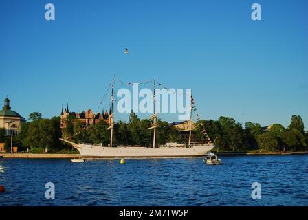 Stockholm, Suède - 06 21 2009 : trois bateaux à voile principaux dans le port de Stockholm, capitale suédoise, dans la mer baltique Banque D'Images