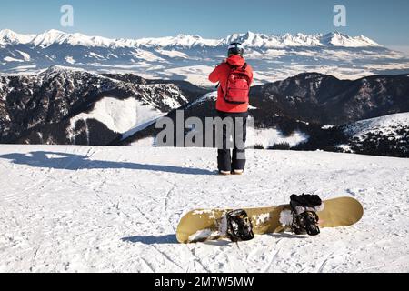 Snowboardeur sur la colline Chopok, Slovaquie Banque D'Images