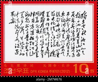 Timbre-poste nord-coréen de 2012 représentant le poème du président Mao Zedong 'Qin Yuan Chun - Changsha' dans sa propre calligraphie. Banque D'Images