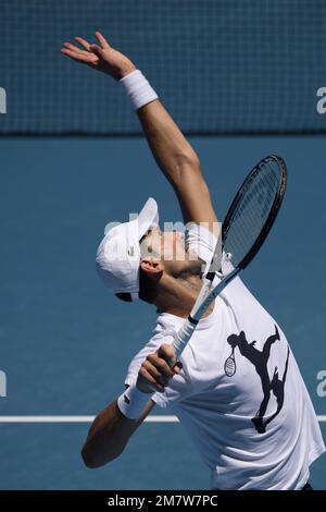 Melbourne, Australie. 11th janvier 2023. Novak Djokovic s'entraînant sur Rod laver Arena avant l'Open d'Australie de 2023 à Melbourne, en Australie. Sydney Low/Cal Sport Media/Alamy Live News Banque D'Images