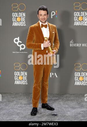 Los Angeles, États-Unis. 10th janvier 2023. Justin Hurwitz, pose avec le prix du meilleur score original pour 'Babylone' dans la salle de presse lors des prix annuels du Globe d'or 80th qui ont eu lieu au Beverly Hilton on 10 janvier 2023 à Los Angeles, CA, Etats-Unis (photo par Sathanlee B. Mirador/Sipa USA) crédit: SIPA USA/Alay Live News Banque D'Images