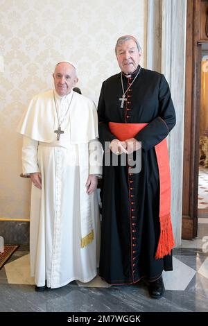 Rome, Italie. 12th octobre 2020. 12 octobre 2020 : le pape François reçoit le cardinal George PELL, ancien préfet du Secrétariat de l'économie, en public privé. Vatican.12 otobre 2020: Papa Francesco riceve in udienza privata il cardinale George PELL, ex preveto della Segreteria per l'Economia. Vatican. Crédit : Agence photo indépendante/Alamy Live News Banque D'Images