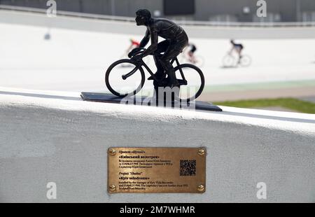 Kiev, Ukraine 14 juin 2021: Piste cyclable de sport avec des cyclistes d'équitation Banque D'Images