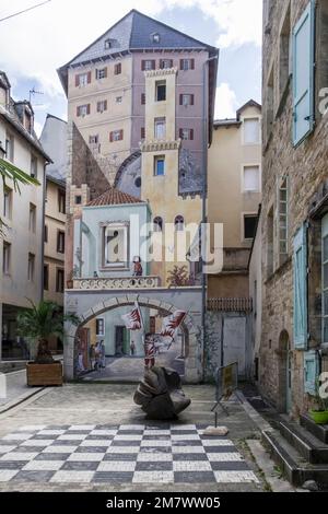 Mende (sud de la France) : trompe l'œil, œuvre d'art avec tour visuel sur un mur dans le centre historique Banque D'Images