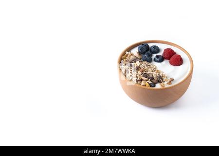 Yaourt avec baies et muesli pour le petit déjeuner dans un bol. Gros plan Banque D'Images