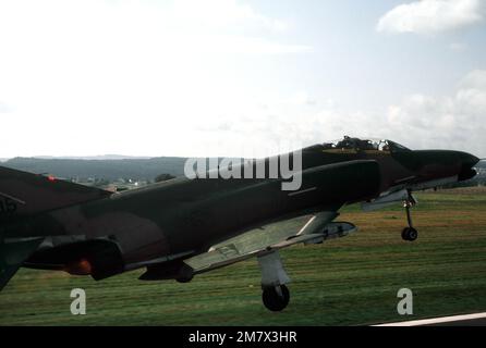 Vue du décollage d'un F-4G Phantom II. L'aéronef provient du 81st Escadron d'appui tactique, 52nd Escadre d'appui tactique. Base: Spangdahlem Air base État: Rheinland-Pfalz pays: Allemagne / Allemagne (DEU) Banque D'Images