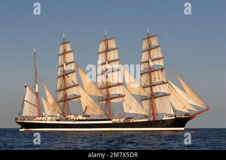 Grand navire russe Sedov, départ de la course de Falmouth, 2008 Banque D'Images