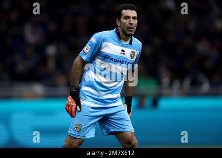 Gianluigi Buffon de Parme Calcio regarde pendant le match Coppa Italia entre le FC Internazionale et Parme Calcio au Stadio Giuseppe Meazza sur 10 janvier 2023 à Milan Italie . Banque D'Images