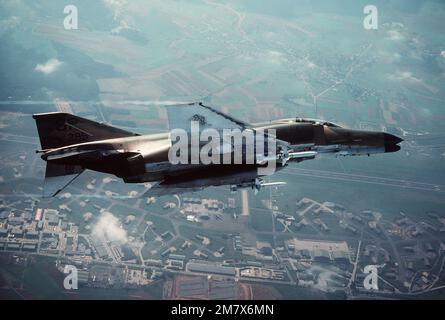 Vue du côté droit d'un F-4G Phantom II Wild Weasel armé d'un missile air-surface Shrike AGM-45A. Base: Spangdahlem Air base État: Rheinland-Pfalz pays: Allemagne / Allemagne (DEU) Banque D'Images