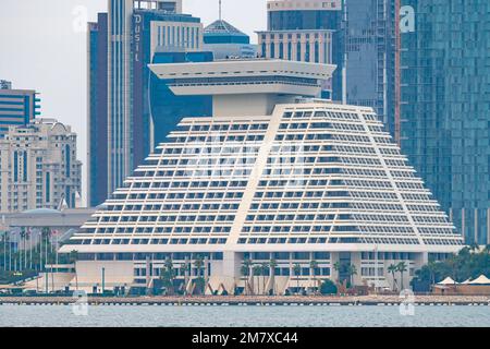 Sheraton Grand Doha Resort depuis Corniche Waterfront Banque D'Images