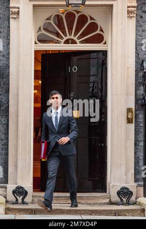 Downing Street, Londres, Royaume-Uni. 11th janvier 2023. Le premier ministre britannique, Rishi Sunak, quitte la rue 10 Downing pour assister à la séance de questions du premier ministre (QGP) à la Chambre des communes. Photo par Amanda Rose/Alamy Live News Banque D'Images