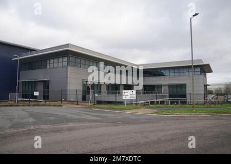 Le centre de distribution Amazon, Boundary Way, Hemel Hempstead, a révélé que la société avait l'intention de fermer trois entrepôts et sept stations de livraison au Royaume-Uni, ce qui affectera plus de 1 200 000 tâches. Date de la photo: Mercredi 11 janvier 2023. Banque D'Images