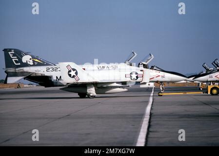 Vue du côté droit d'un avion Fighter Attack Squadron 531 (VMFA-531) F-4N Phantom II manoeuvré dans sa zone de stationnement. Base: Marine corps Air Station El Toro État: Californie (CA) pays: Etats-Unis d'Amérique (USA) Banque D'Images