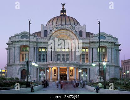 Mexique, DF, Palacio de Bellas Artes, Palais des Beaux-Arts, Parc central d'Alameda, Banque D'Images