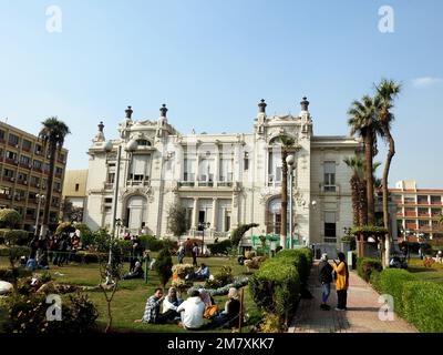 Le Caire, l'Egypte, 10 janvier 2023: Le palais Zafaran de Saffron, un palais royal égyptien construit en 1870, le traité anglo-égyptien de 1936 a été signé et 19 Banque D'Images