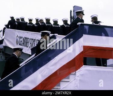 Les hommes de combat embarquent à bord de la frégate de missiles guidés USS AUBREY FITCH (FFG-34) pendant la cérémonie de mise en service du navire. Base: Bath État: Maine (ME) pays: Etats-Unis d'Amérique (USA) Banque D'Images