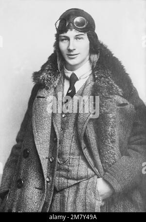 Photo vintage vers 1912 du pionnier de l'aviation et concepteur d'avions néerlandais Anton Herman Gerard 'Anthony' Fokker. Il a conçu l'inFAMOUS Fokker Eindecker, DR1 avions de combat Triplane et Fokker DVII pour l'aviation allemande pendant la première Guerre mondiale Banque D'Images