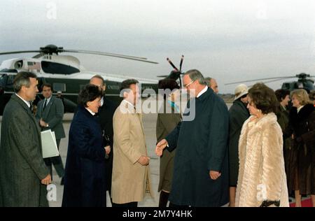 Le chancelier de l'Allemagne de l'Ouest Helmut Kohl arrive pour une visite à Washington D.C. Base: Andrews Air Force base État: Maryland (MD) pays: États-Unis d'Amérique (USA) Banque D'Images