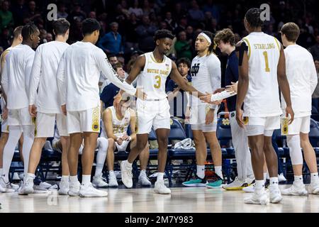 10 janvier 2023: Le garde de notre Dame Trey Wertz (3) lors de l'introduction du joueur de l'action de basket-ball NCAA entre les Jackets jaunes techniques de Géorgie et la lutte irlandaise de notre Dame au Pavillon Purcell au Centre Joyce à South Bend, Indiana. Notre Dame a battu Georgia Tech 73-72 en heures supplémentaires. John Mersiits/CSM. Banque D'Images