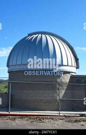 MISSION VIEJO, CALIFORNIE - 8 JANVIER 2023 : Observatoire sur le campus de Saddleback College. Banque D'Images