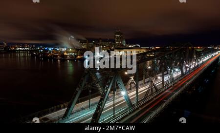 Le pont interprovincial Royal Alexandra est un pont en porte-à-faux en treillis d'acier enjambant la rivière des Outaouais entre Ottawa (Ontario) et GA Banque D'Images