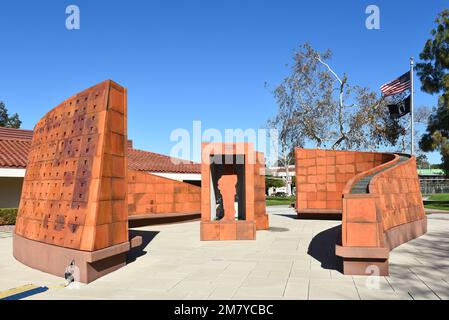 MISSION VIEJO, CALIFORNIE - 8 JANV. 2023 : Mémorial des vétérans sur le campus de Saddleback College. Banque D'Images