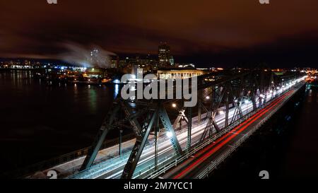 Le pont interprovincial Royal Alexandra est un pont en porte-à-faux en treillis d'acier enjambant la rivière des Outaouais entre Ottawa (Ontario) et GA Banque D'Images