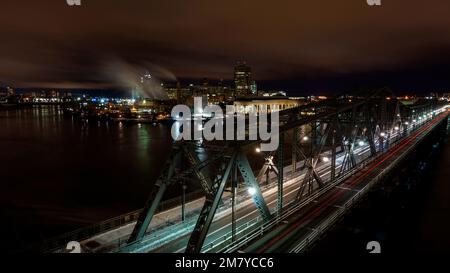 Le pont interprovincial Royal Alexandra est un pont en porte-à-faux en treillis d'acier enjambant la rivière des Outaouais entre Ottawa (Ontario) et GA Banque D'Images