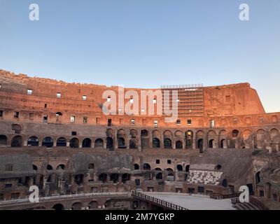 Une vue panoramique sur le magnifique intérieur du Colisée situé à Rome, en Italie Banque D'Images