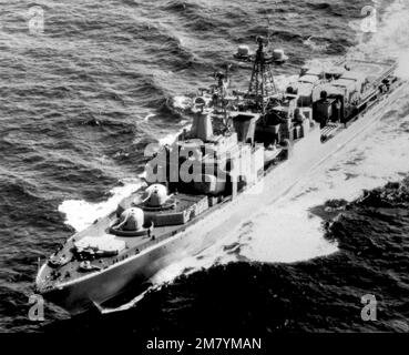 Vue aérienne de l'avant-port d'un destroyer soviétique de classe Udaloy en cours. Pays : inconnu Banque D'Images