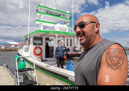 STEVE BEZEAU AVEC HOMARD un tatouage au bras, NOUVEAU BRUNSWICK, CANADA, AMÉRIQUE DU NORD Banque D'Images