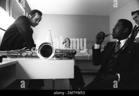 Philippe gras / le Pictorium - Archie Shepp, Steve Lacy - 29/7/2013 - France / Ile-de-France (région) / Paris - Archie Shepp et Steve Lacy Backstage, Paris, 1976 Banque D'Images