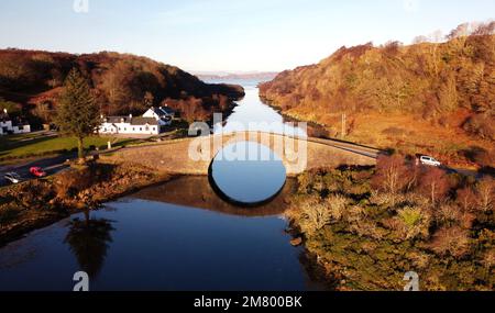 Pont sur l'Atlantique ou le pont Clachan, Clachan Sound, île de Seil, près d'Oban, Argyll, Écosse Banque D'Images