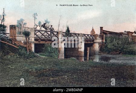 HOMME AVEC SON CHEVAL PERCHERON SUR LE PONT VERT, DAMVILLE, MESNIL-SUR-ITON, VALLÉE DE L'ITON, EURE, NORMANDIE, FRANCE Banque D'Images