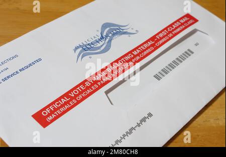 Les électeurs absents votent par bulletin de vote postal. Banque D'Images