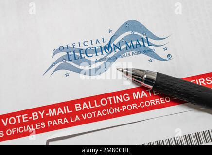 Le courrier officiel des élections vote par courrier les électeurs absents du matériel de vote. Banque D'Images