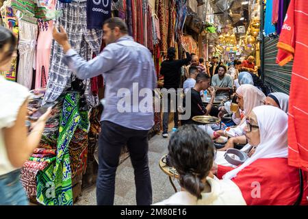 SOUK KHAN EL-KHALILI, LE CAIRE, ÉGYPTE, AFRIQUE Banque D'Images