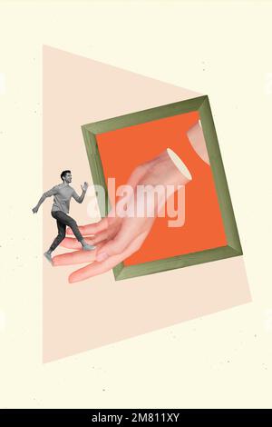 Modèle de magazine collage de mini jeune gars courir rapidement sur énorme palmier humain shopping autre cadre de la frontière du monde Banque D'Images