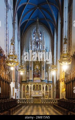 Le Nave et l'autel; intérieur de l'église dominicaine de Cracovie, alias. Église Sainte-Trinité de Cracovie, Pologne Europe Banque D'Images