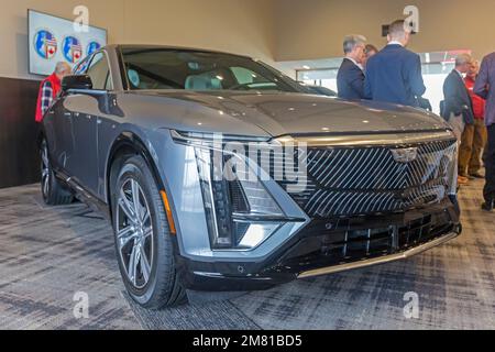 Pontiac, Michigan, États-Unis. 11th janvier 2023. Le Lyriq de Cadillac a remporté le prix du véhicule utilitaire nord-américain de l'année. Les prix annuels de voiture, camion et véhicule utilitaire nord-américain de l'année (NACTOY) sont jugés par un panel de 50 journalistes automobiles professionnels. Tous les finalistes pour le véhicule utilitaire de l'année étaient des véhicules électriques. Crédit : Jim West/Alay Live News Banque D'Images