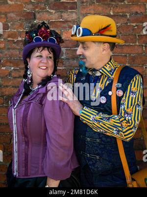 Portrait d'un steampunk mâle et femelle. Couple de steampunk. Banque D'Images