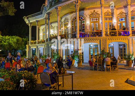 SHIRAZ, IRAN - 8 JUILLET 2019 : vue en soirée de la maison Shapouri à Shiraz, Iran Banque D'Images